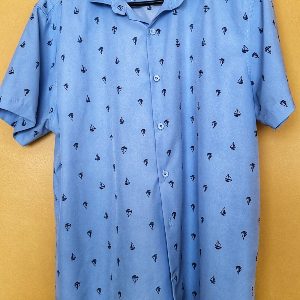Casual Light Blue Short-Sleeve Button-Down Shirt with Nautical Print